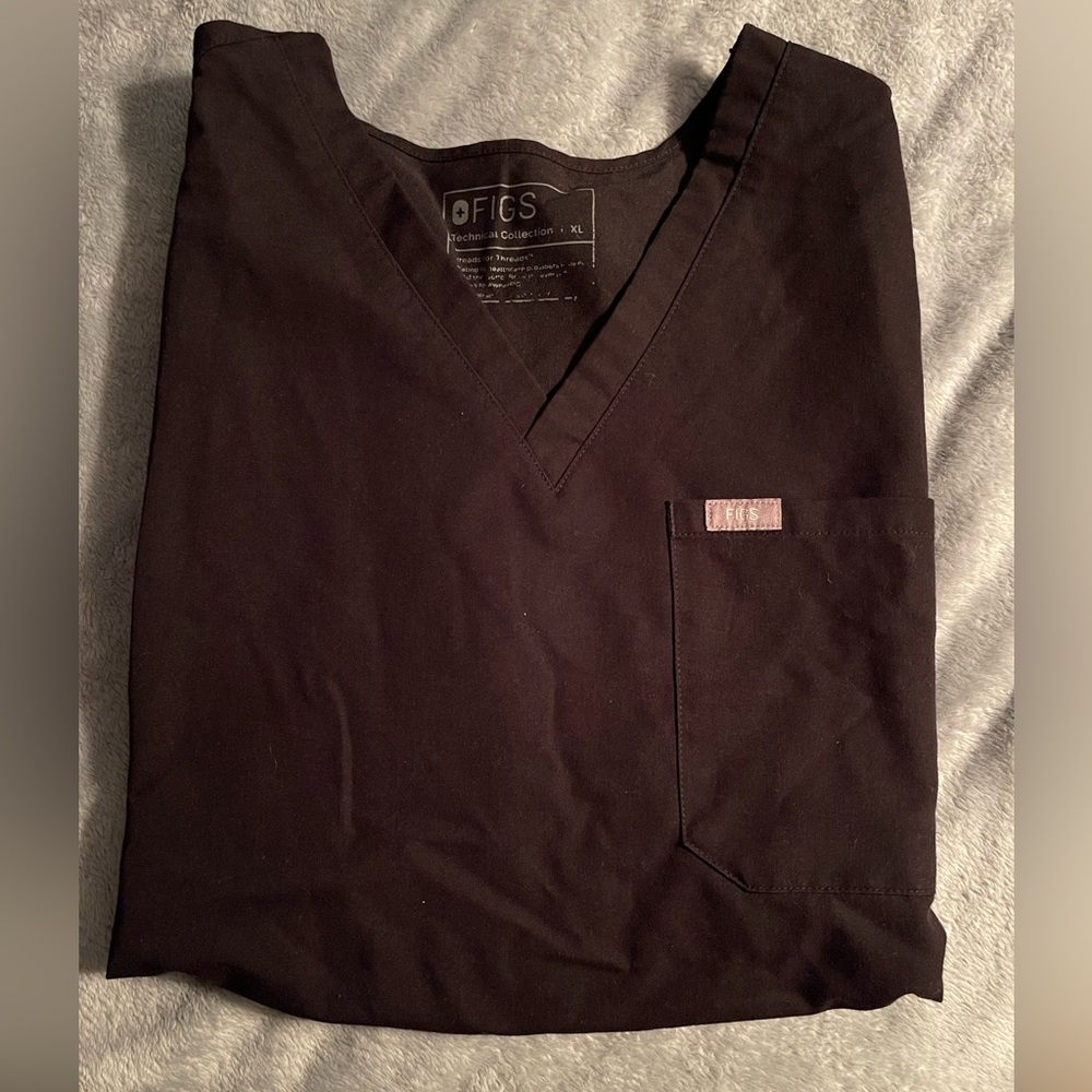 SCRUB TOP
